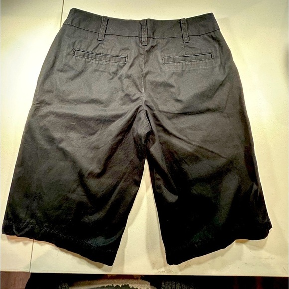 D15.7 Merona Bermuda shorts, black. Size 2 - Picture 2 of 4